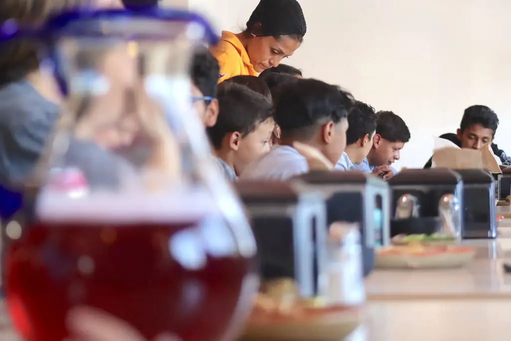 Convivencia en Carnes Garibaldi organizada por DIF Zapopan y Grupo PLA Firme con invitados de Barrios Unidos.