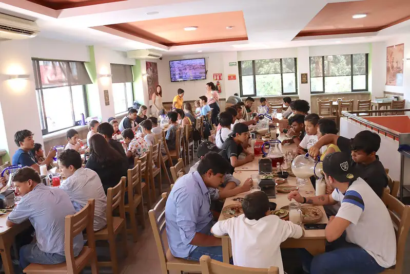 Evento de convivencia de DIF Zapopan y Grupo PLA Firme con los jóvenes de Barrios Unidos en Carnes Garibaldi.