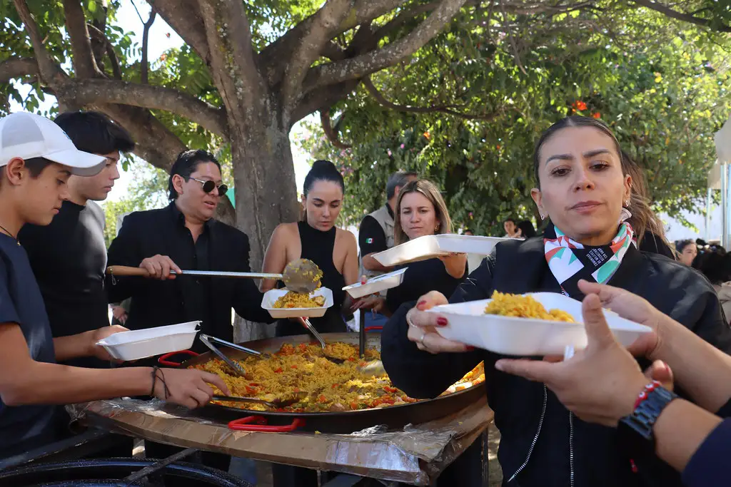 Paellas preparadas en evento del Centro de Reinserción Femenil patrocinado por PLA Firme.