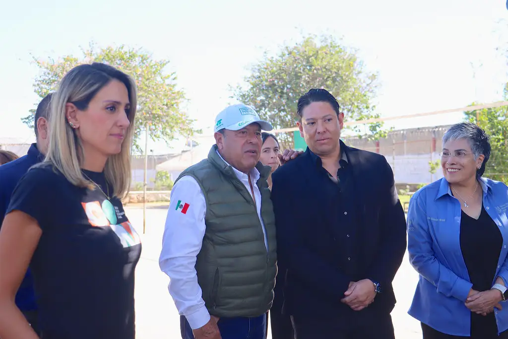 Representantes de Grupo PLA Firme y DIF Jalisco durante visita al Centro de Reinserción Femenil.